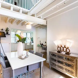 antwerp-old-town-triplex-apartment.hotelsghent.com/