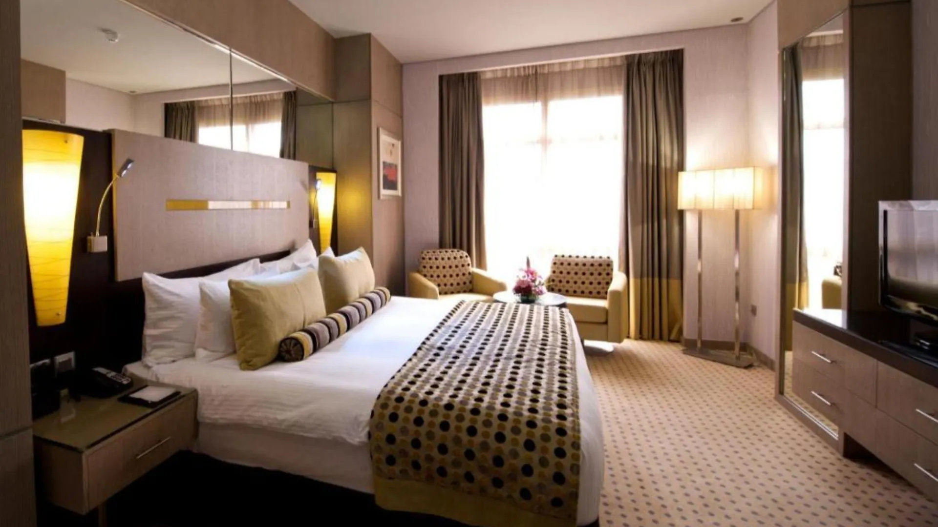 Time Grand Plaza Hotel, Dubai Airport 4*,